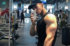 涉县肌肉男模(肌肉男模拟器)