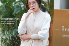 涉县兼职模特被摄影师亲(兼职模特被摄影师亲了)