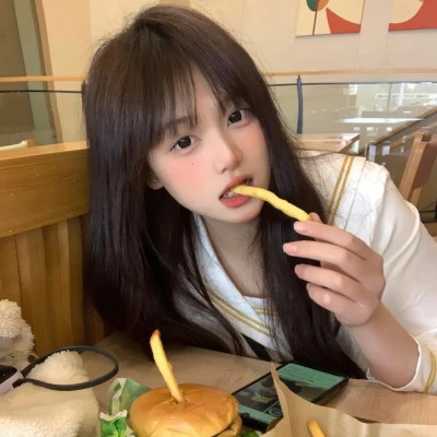 涉县伴游女生李欣怡的资料