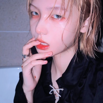 涉县伴游女生樱花漫舞的资料