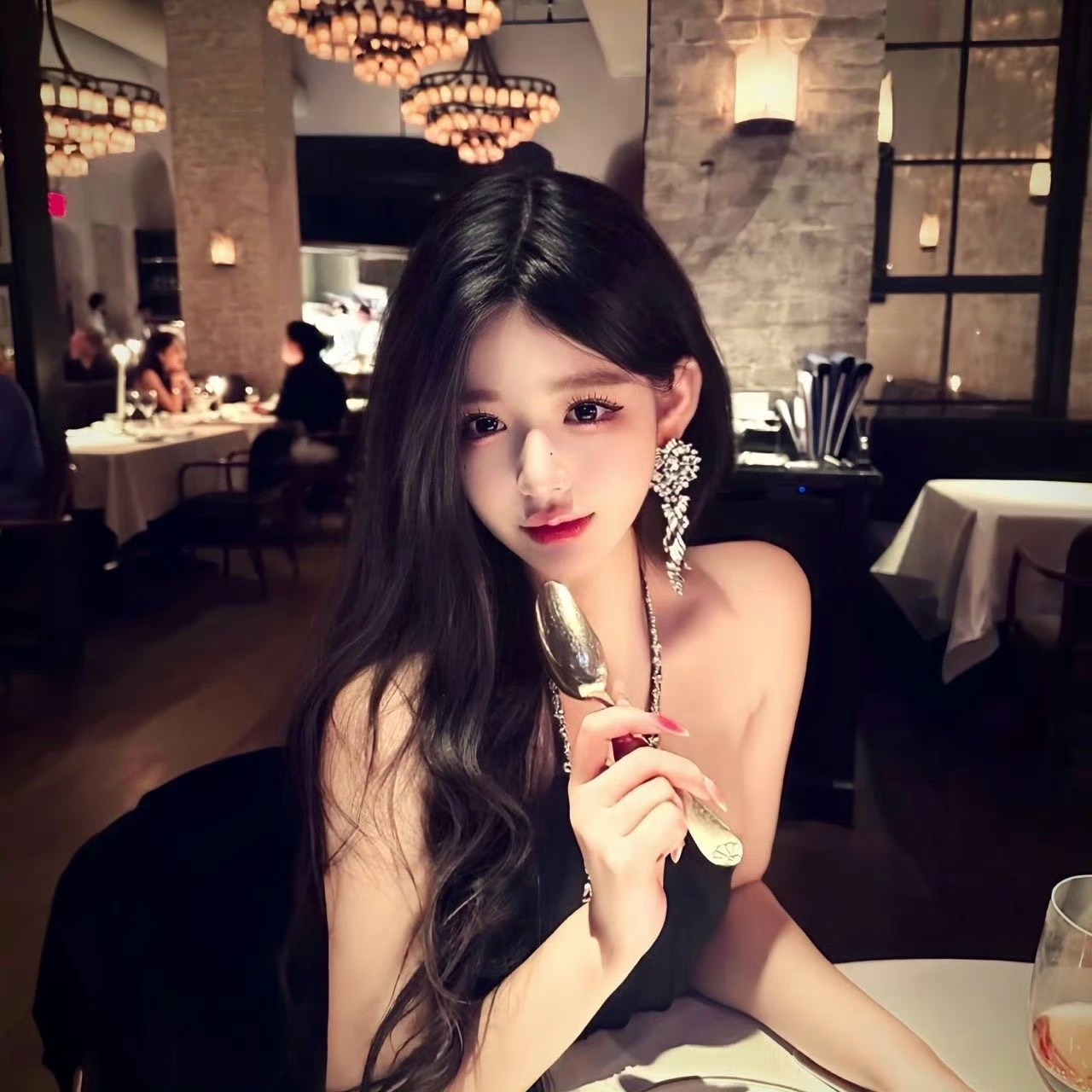涉县伴游女生蓝盈盈的资料