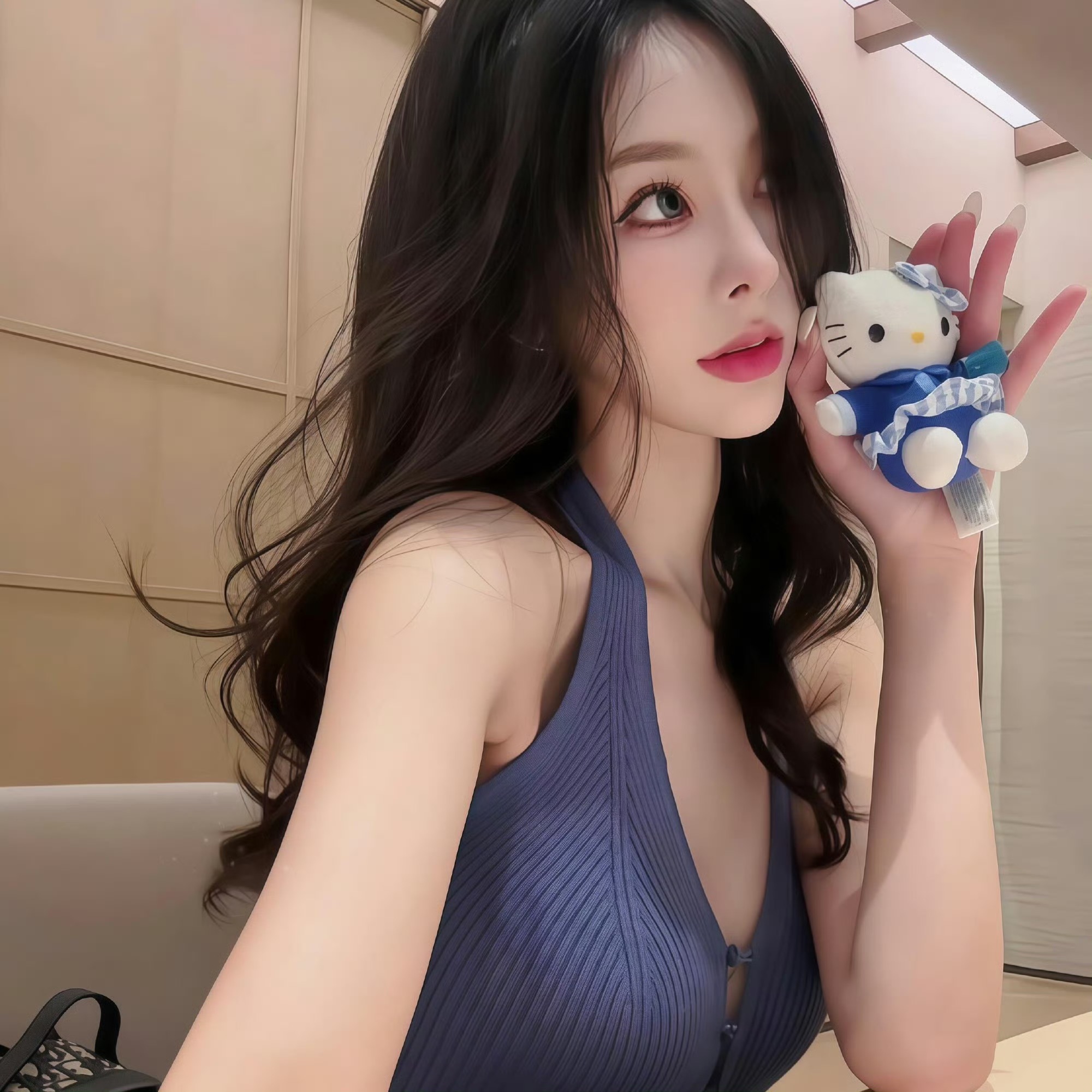 涉县伴游女生鹿小婷的资料