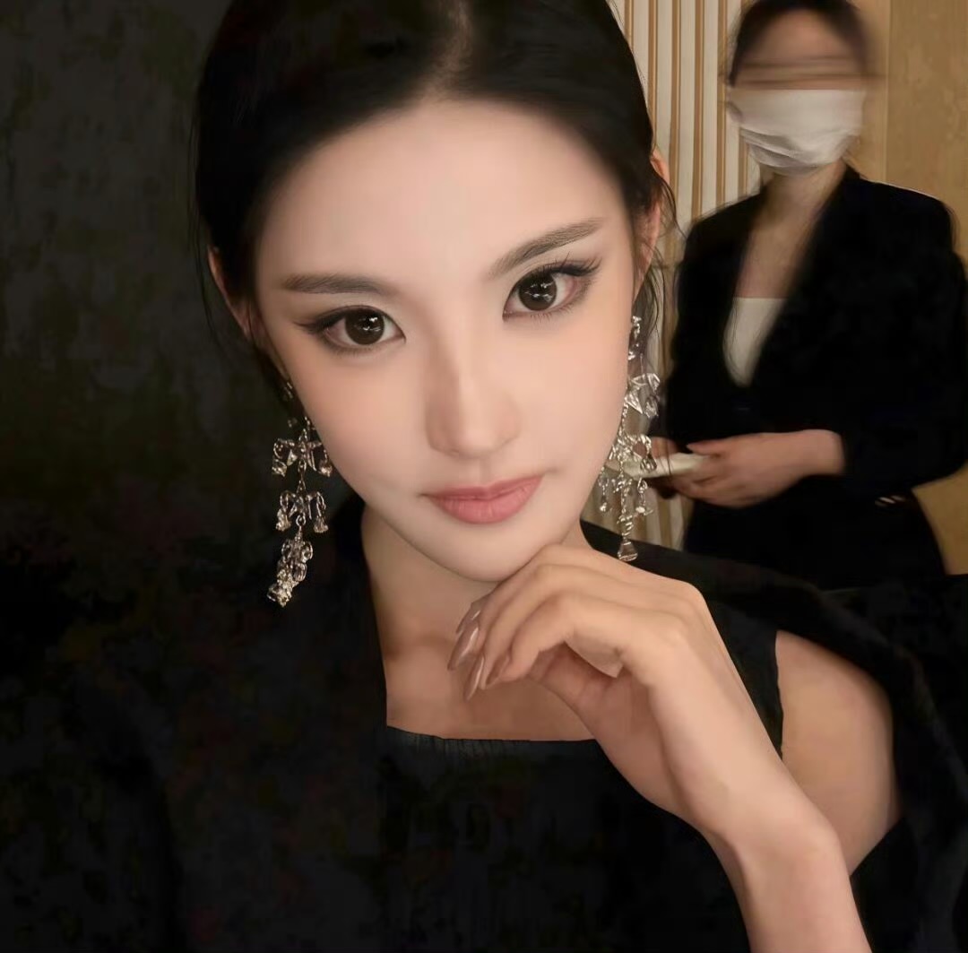 涉县伴游女生 | Isabella Chen的资料